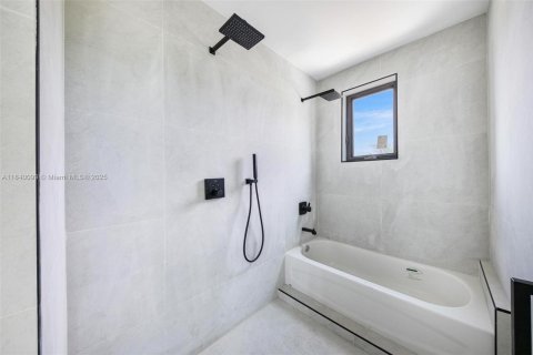 Townhouse in Miami, Florida 4 bedrooms, 243.4 sq.m. № 1839516 - photo 30