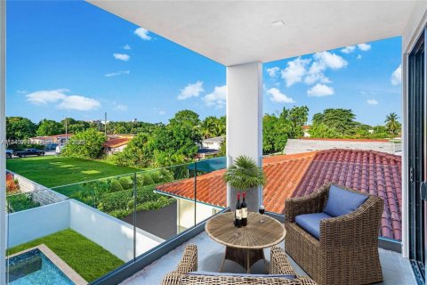 Townhouse in Miami, Florida 4 bedrooms, 243.4 sq.m. № 1839516 - photo 9