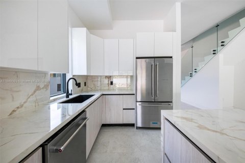 Townhouse in Miami, Florida 4 bedrooms, 243.4 sq.m. № 1839516 - photo 25
