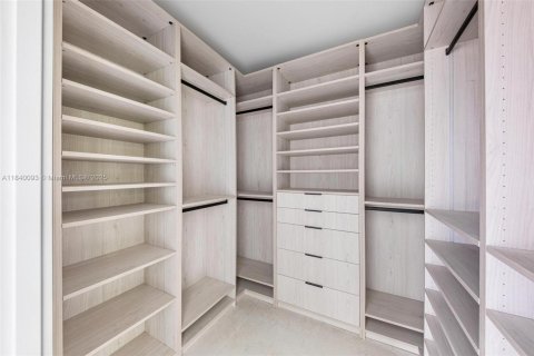 Townhouse in Miami, Florida 4 bedrooms, 243.4 sq.m. № 1839516 - photo 28