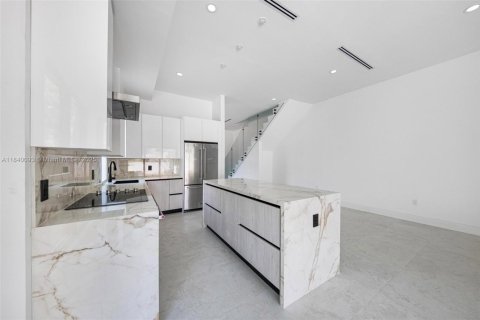 Townhouse in Miami, Florida 4 bedrooms, 243.4 sq.m. № 1839516 - photo 22