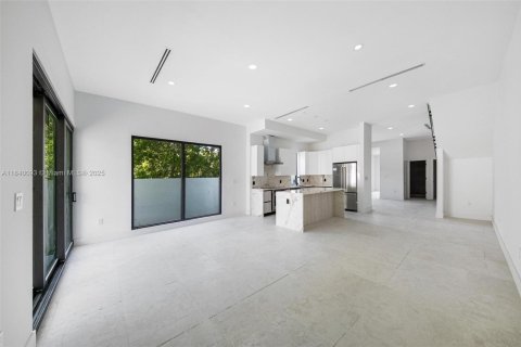 Townhouse in Miami, Florida 4 bedrooms, 243.4 sq.m. № 1839516 - photo 20