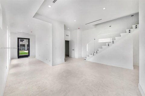Townhouse in Miami, Florida 4 bedrooms, 243.4 sq.m. № 1839516 - photo 18