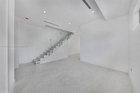 Townhouse in Miami, Florida 4 bedrooms, 243.4 sq.m. № 1839516 - photo 17