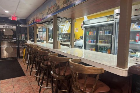 Коммерческая недвижимость в Майами, Флорида № 2060972