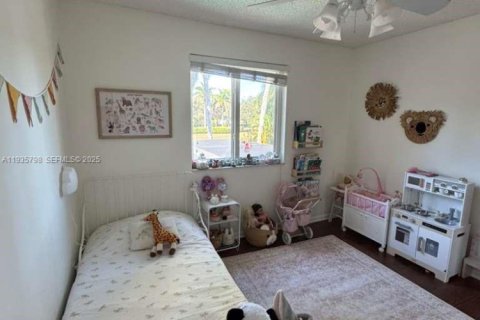 House in Weston, Florida 4 bedrooms, 255.67 sq.m. № 1993992 - photo 18