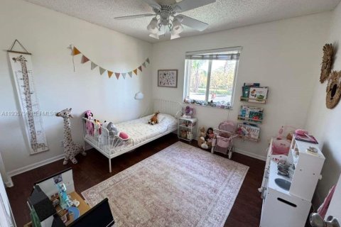 House in Weston, Florida 4 bedrooms, 255.67 sq.m. № 1993992 - photo 17