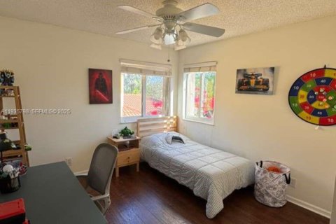 House in Weston, Florida 4 bedrooms, 255.67 sq.m. № 1993992 - photo 23