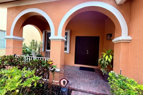 House in Weston, Florida 4 bedrooms, 255.67 sq.m. № 1993992 - photo 2