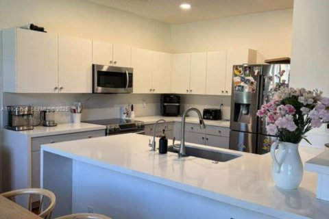 House in Weston, Florida 4 bedrooms, 255.67 sq.m. № 1993992 - photo 9