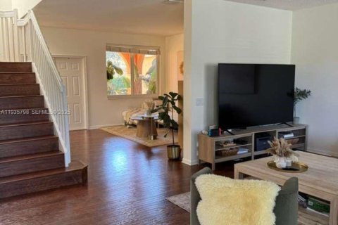 House in Weston, Florida 4 bedrooms, 255.67 sq.m. № 1993992 - photo 6