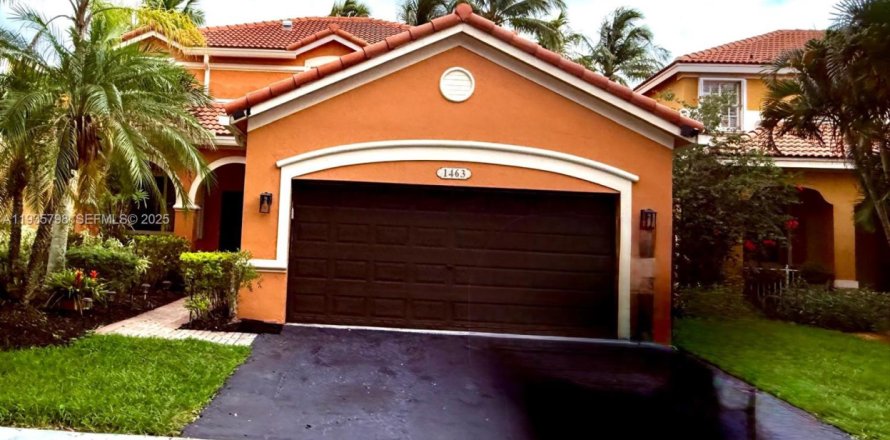 House in Weston, Florida 4 bedrooms, 255.67 sq.m. № 1993992