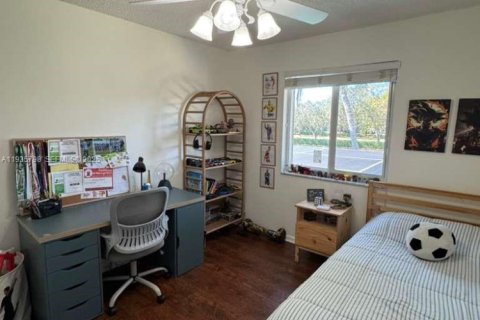 House in Weston, Florida 4 bedrooms, 255.67 sq.m. № 1993992 - photo 22