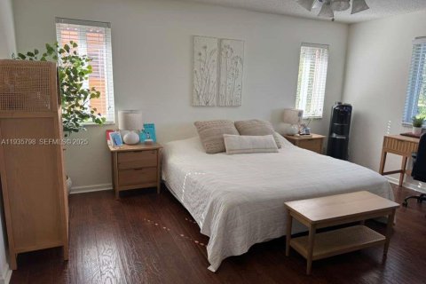 House in Weston, Florida 4 bedrooms, 255.67 sq.m. № 1993992 - photo 20