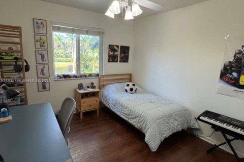 House in Weston, Florida 4 bedrooms, 255.67 sq.m. № 1993992 - photo 21