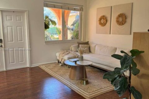 House in Weston, Florida 4 bedrooms, 255.67 sq.m. № 1993992 - photo 4