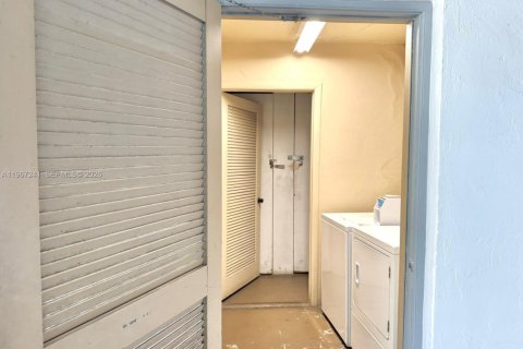 Condo in Pembroke Pines, Florida, 1 bedroom  № 2052846 - photo 17