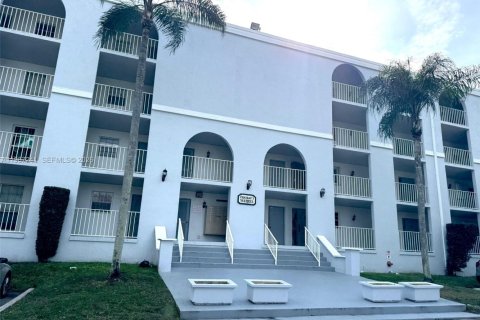 Condo in Pembroke Pines, Florida, 1 bedroom  № 2052846