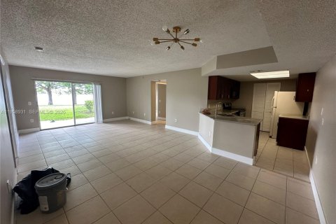 Снять в аренду кондоминиум в Коконат Крик, Флорида 3 спальни, 120.68м2, № 2018058 - фото 2