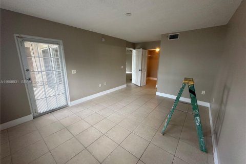 Снять в аренду кондоминиум в Коконат Крик, Флорида 3 спальни, 120.68м2, № 2018058 - фото 3