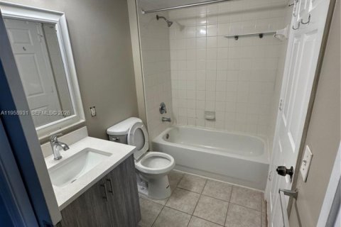 Снять в аренду кондоминиум в Коконат Крик, Флорида 3 спальни, 120.68м2, № 2018058 - фото 13