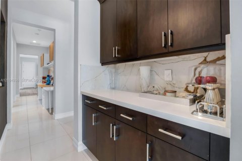 Купить виллу или дом в Дейви, Флорида 5 спален, 375.42м2, № 2430189 - фото 28
