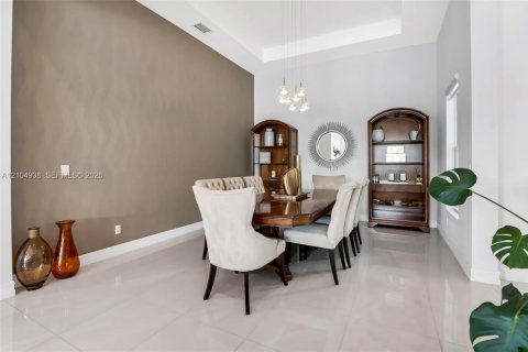 Купить виллу или дом в Дейви, Флорида 5 спален, 375.42м2, № 2430189 - фото 9