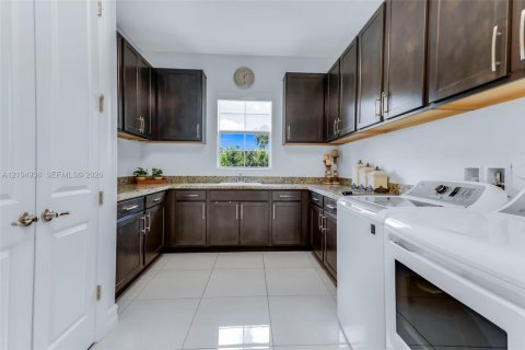 Купить виллу или дом в Дейви, Флорида 5 спален, 375.42м2, № 2430189 - фото 21