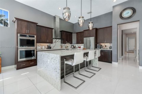 Купить виллу или дом в Дейви, Флорида 5 спален, 375.42м2, № 2430189 - фото 12