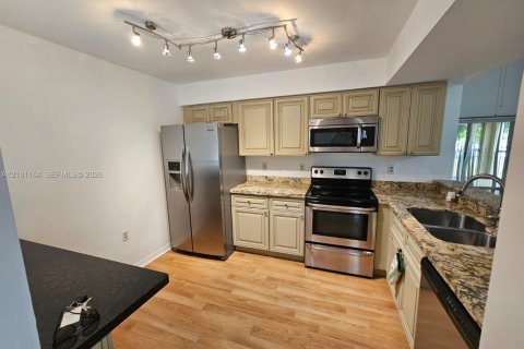 Condo in West Palm Beach, Florida, 3 bedrooms  № 2401350 - photo 2