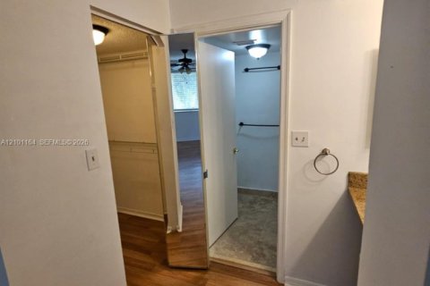 Condo in West Palm Beach, Florida, 3 bedrooms  № 2401350 - photo 18