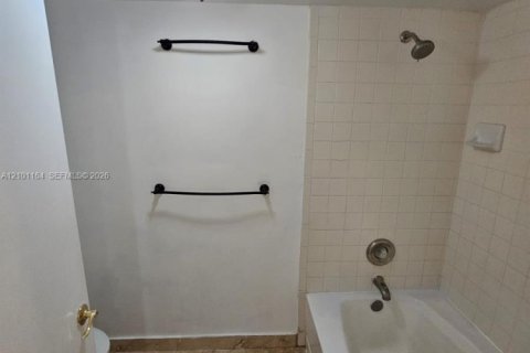 Condo in West Palm Beach, Florida, 3 bedrooms  № 2401350 - photo 11