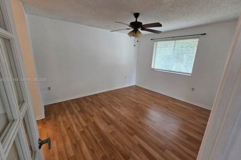 Condo in West Palm Beach, Florida, 3 bedrooms  № 2401350 - photo 8