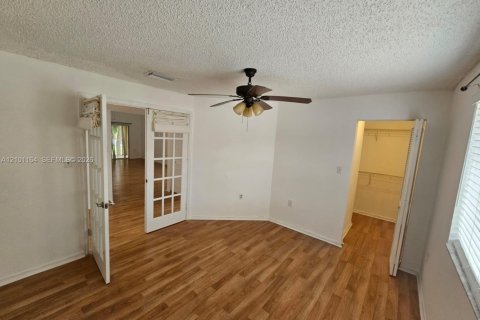 Condo in West Palm Beach, Florida, 3 bedrooms  № 2401350 - photo 4