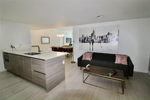 Condo in Miami, Florida, 2 bedrooms  № 1702634 - photo 3
