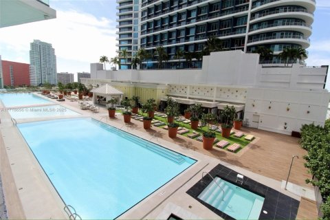 Condo in Miami, Florida, 2 bedrooms  № 1702634 - photo 1