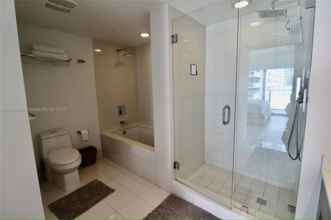 Condo in Miami, Florida, 2 bedrooms  № 1702634 - photo 6
