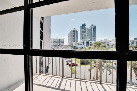 Condominio en venta en Hallandale Beach, Florida, 1 dormitorio, 99.87 m2 № 1646297 - foto 10