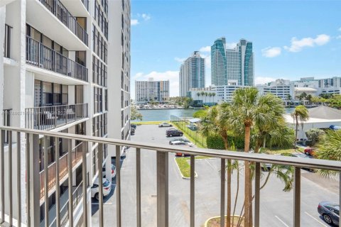 Condominio en venta en Hallandale Beach, Florida, 1 dormitorio, 99.87 m2 № 1646297 - foto 26
