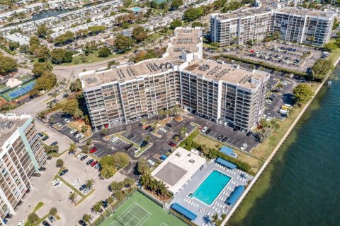 Condominio en venta en Hallandale Beach, Florida, 1 dormitorio, 99.87 m2 № 1646297 - foto 17