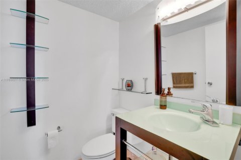 Condominio en venta en Hallandale Beach, Florida, 1 dormitorio, 99.87 m2 № 1646297 - foto 9