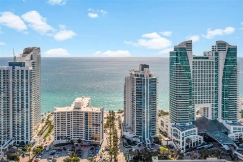 Condominio en venta en Hallandale Beach, Florida, 1 dormitorio, 99.87 m2 № 1646297 - foto 22
