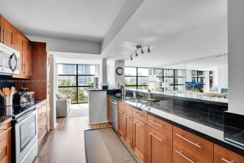 Condominio en venta en Hallandale Beach, Florida, 1 dormitorio, 99.87 m2 № 1646297 - foto 25