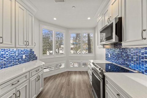 Condo in Longboat Key, Florida, 2 bedrooms  № 1587594 - photo 9
