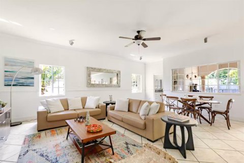 Villa ou maison à louer à Miami, Floride: 5 chambres, 399.94 m2 № 2252787 - photo 7