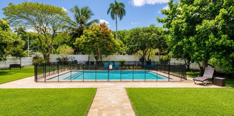 Villa ou maison à Miami, Floride 5 chambres, 399.94 m2 № 2252787