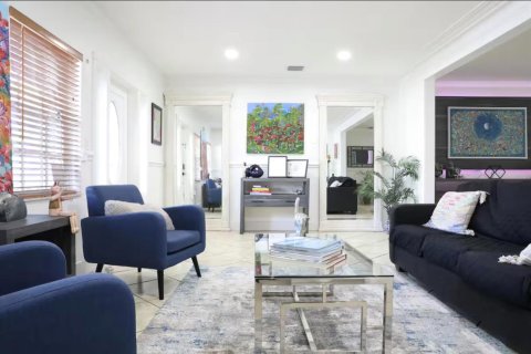 Villa ou maison à louer à Miami, Floride: 5 chambres, 399.94 m2 № 2252787 - photo 2