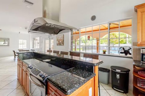 Villa ou maison à louer à Miami, Floride: 5 chambres, 399.94 m2 № 2252787 - photo 9