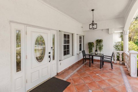 Villa ou maison à louer à Miami, Floride: 5 chambres, 399.94 m2 № 2252787 - photo 15