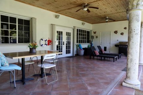 Villa ou maison à louer à Miami, Floride: 5 chambres, 399.94 m2 № 2252787 - photo 11